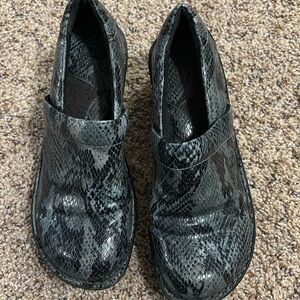 BOC shoes/snake skin/ size 6